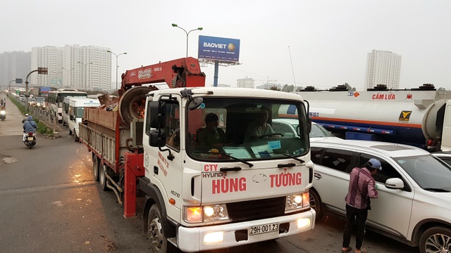 Dòng người đội mưa đổ về Hà Nội cuối ngày nghỉ lễ Giỗ Tổ - 11 Dòng người đội mưa đổ về Hà Nội cuối ngày nghỉ lễ Giỗ Tổ - 11