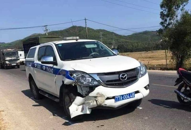 Xe CSGT va chạm khi tuần tra, 1 người tử vong - 1 Xe CSGT va chạm khi tuần tra, 1 người tử vong - 1