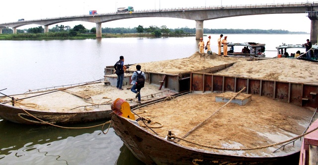 Cát tặc hoành hành ở Quảng Nam Cát tặc hoành hành ở Quảng Nam