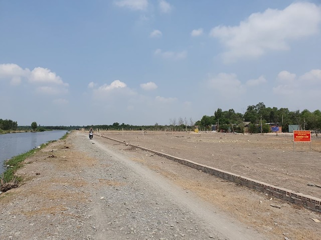 Hàng trăm hecta đất cấm bị xẻ thịt, nhà trái phép mọc... như nấm tại TP.HCM! - 3 Hàng trăm hecta đất cấm bị xẻ thịt, nhà trái phép mọc... như nấm tại TP.HCM! - 3