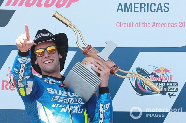 Alex Rins thắng ấn tượng trong ngày Marquez gặp tai nạn - 6