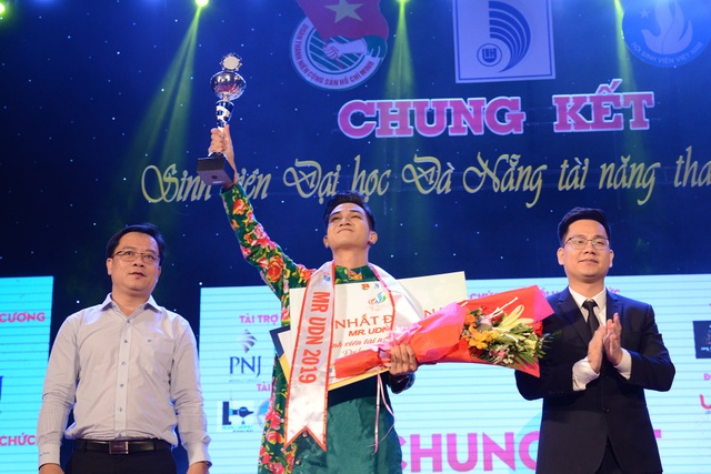 Lộ diện nam thanh nữ tú đăng quang Sinh viên tài năng thanh lịch ĐH Đà Nẵng - 2 Lộ diện nam thanh nữ tú đăng quang Sinh viên tài năng thanh lịch ĐH Đà Nẵng - 2