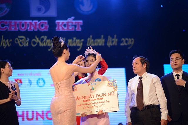 Lộ diện nam thanh nữ tú đăng quang Sinh viên tài năng thanh lịch ĐH Đà Nẵng - 1 Lộ diện nam thanh nữ tú đăng quang Sinh viên tài năng thanh lịch ĐH Đà Nẵng - 1