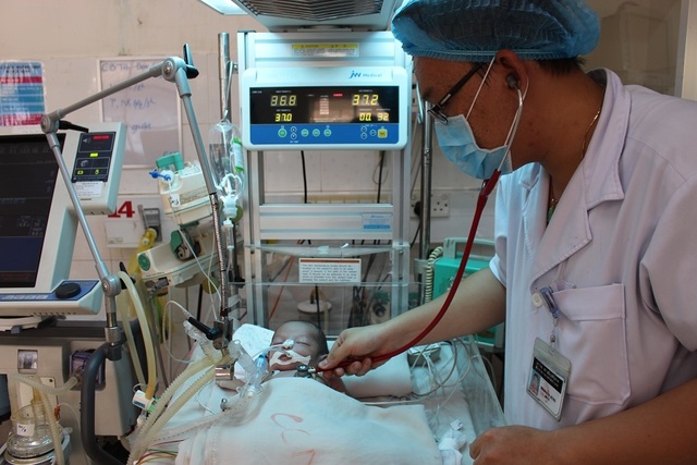 Xin hãy cứu bé trai kháu khỉnh vừa chào đời đã nguy kịch do nhiễm trùng uốn ván - 3 Xin hãy cứu bé trai kháu khỉnh vừa chào đời đã nguy kịch do nhiễm trùng uốn ván - 3