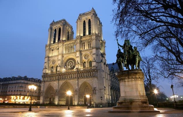 Lịch sử hơn 850 năm và những con số “biết nói” về nhà thờ Đức Bà Paris - 2 Lịch sử hơn 850 năm và những con số “biết nói” về nhà thờ Đức Bà Paris - 2