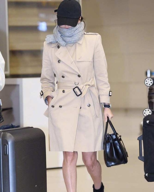 Song Hye Kyo lại khiến fan đồn đoán vì không đeo nhẫn cưới - 14 Song Hye Kyo lại khiến fan đồn đoán vì không đeo nhẫn cưới - 14