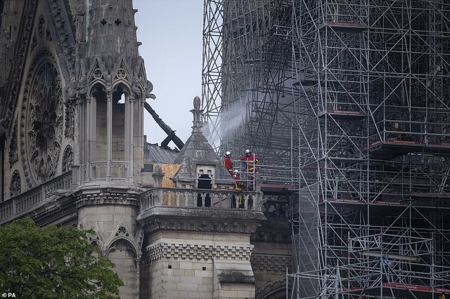 Chặng đường hồi sinh “trái tim” Paris sau thảm kịch hỏa hoạn - 3 Chặng đường hồi sinh “trái tim” Paris sau thảm kịch hỏa hoạn - 3