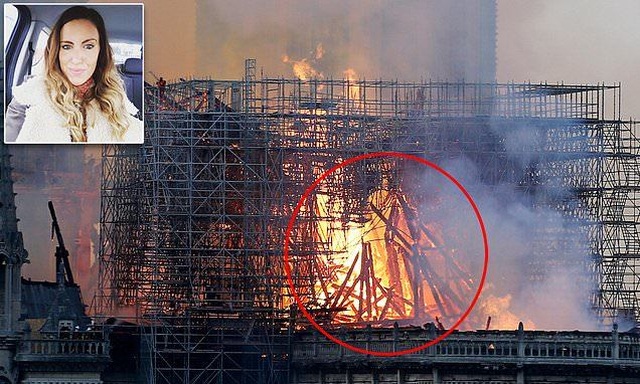 Hình ảnh giống Chúa Jesus trong vụ cháy Nhà thờ Đức Bà Paris gây xôn xao - 1 Hình ảnh giống Chúa Jesus trong vụ cháy Nhà thờ Đức Bà Paris gây xôn xao - 1