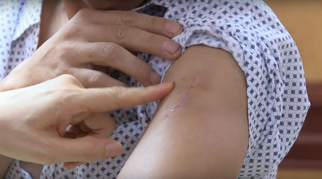 Trưởng công an xã bị đâm 6 nhát khi làm nhiệm vụ - 1 Trưởng công an xã bị đâm 6 nhát khi làm nhiệm vụ - 1