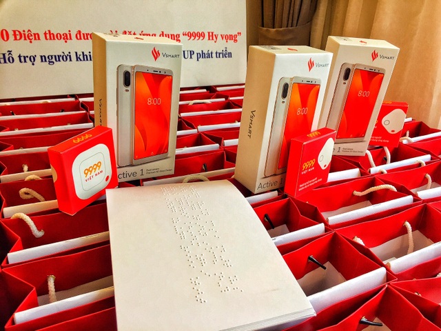 AIC Group tặng 1.000 điện thoại “9999 Hy vọng” giúp người khiếm thị làm nên điều kỳ diệu - 5 AIC Group tặng 1.000 điện thoại “9999 Hy vọng” giúp người khiếm thị làm nên điều kỳ diệu - 5