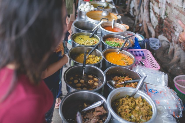 Độc lạ kiểu ăn buffet rau ở vỉa hè - 3