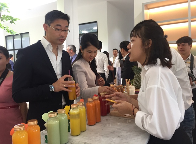 Cựu Phó Thủ tướng Đức: Một quốc gia phát triển là nhờ vào sự sáng tạo và trí tuệ - 2 Cựu Phó Thủ tướng Đức: Một quốc gia phát triển là nhờ vào sự sáng tạo và trí tuệ - 2