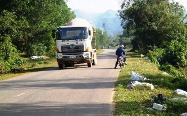 Rải đơn vu chủ tịch xã làm nhân viên có bầu!