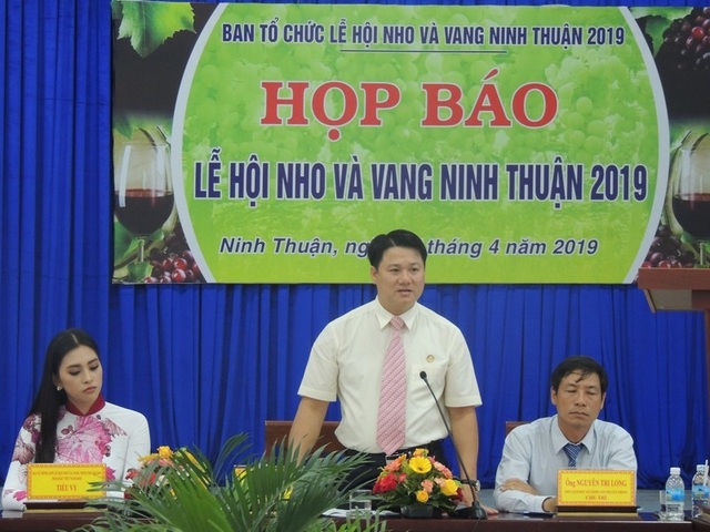 Trải nghiệm Lễ hội nho và vang ở vùng đất đầy nắng và gió - 1 Trải nghiệm Lễ hội nho và vang ở vùng đất đầy nắng và gió - 1