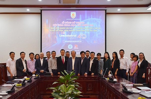“Cách mạng công nghiệp 4.0 mà hệ thống pháp luật mới 0.4 thì không ổn” - 1 “Cách mạng công nghiệp 4.0 mà hệ thống pháp luật mới 0.4 thì không ổn” - 1