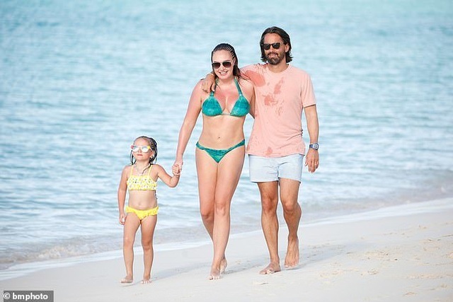 Tamara Ecclestone vui đùa trên biển cùng chồng con - 9 Tamara Ecclestone vui đùa trên biển cùng chồng con - 9
