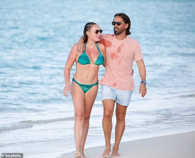 Tamara Ecclestone vui đùa trên biển cùng chồng con - 7 Tamara Ecclestone vui đùa trên biển cùng chồng con - 7