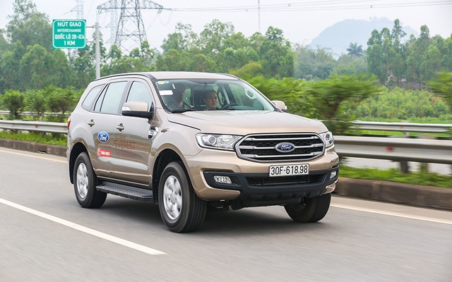 Hai CEO kinh doanh vận tải đánh giá SUV 7 chỗ Ford Everest Ambiente AT - 2