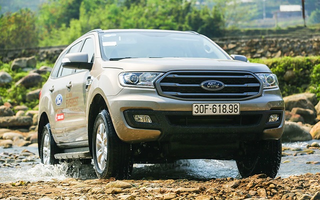 Hai CEO kinh doanh vận tải đánh giá SUV 7 chỗ Ford Everest Ambiente AT - 6