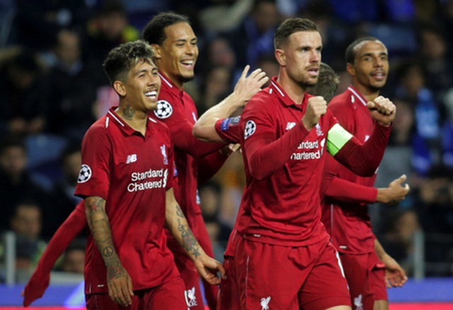 Ba bóng hồng xinh đẹp “quẩy” nhiệt tình mừng Liverpool đánh bại Porto
