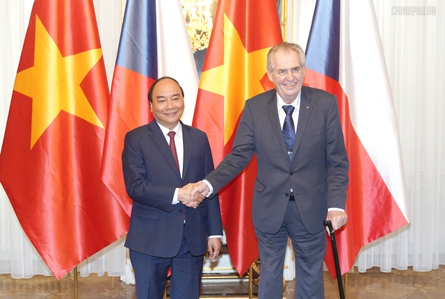 Thủ tướng Nguyễn Xuân Phúc hội kiến Tổng thống Cộng hòa Séc - 1 Thủ tướng Nguyễn Xuân Phúc hội kiến Tổng thống Cộng hòa Séc - 1