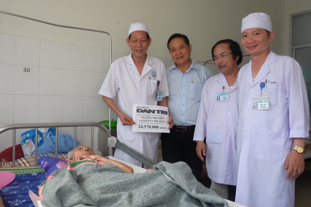 Đà Nẵng: Trao hơn 24 triệu đến hai cụ bà xin sống những ngày cuối đời trong bệnh viện - 1 Đà Nẵng: Trao hơn 24 triệu đến hai cụ bà xin sống những ngày cuối đời trong bệnh viện - 1