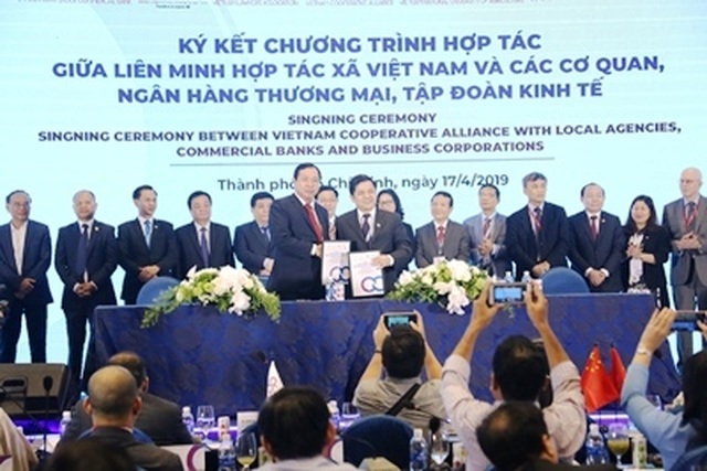 Agribank đồng hành cùng chuỗi sự kiện của Liên minh HTX Việt Nam tại TP. HCM - 3 Agribank đồng hành cùng chuỗi sự kiện của Liên minh HTX Việt Nam tại TP. HCM - 3