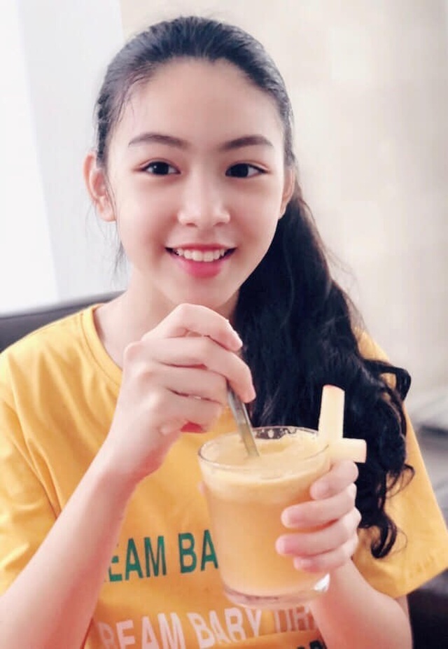 Con gái Quyền Linh ra dáng thiếu nữ xinh đẹp dịu dàng như Hoa hậu tương lai - 1 Con gái Quyền Linh ra dáng thiếu nữ xinh đẹp dịu dàng như Hoa hậu tương lai - 1