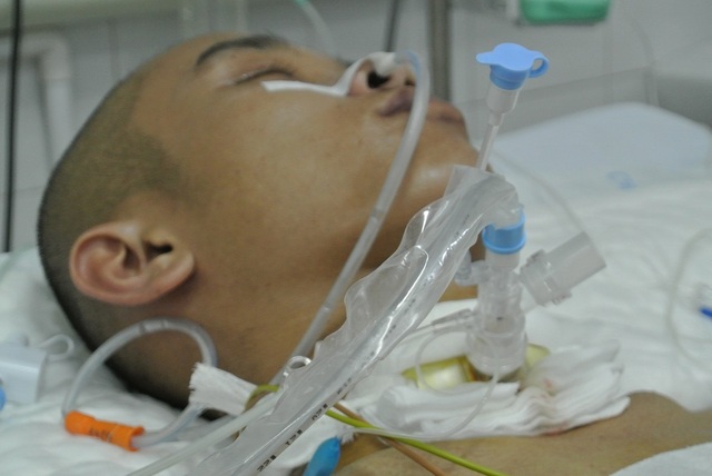 Chạy vay tiền cả bản không đủ cứu nam sinh ngã quỵ trên lớp học - 7 Chạy vay tiền cả bản không đủ cứu nam sinh ngã quỵ trên lớp học - 7