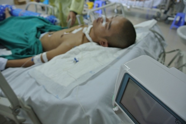 Chạy vay tiền cả bản không đủ cứu nam sinh ngã quỵ trên lớp học - 3 Chạy vay tiền cả bản không đủ cứu nam sinh ngã quỵ trên lớp học - 3