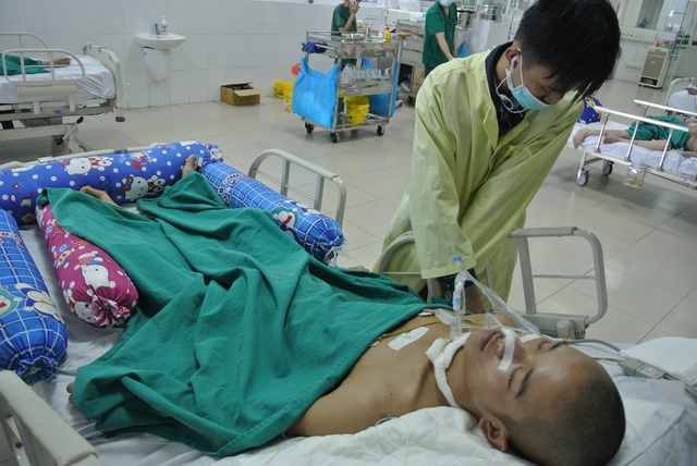 Chạy vay tiền cả bản không đủ cứu nam sinh ngã quỵ trên lớp học - 5 Chạy vay tiền cả bản không đủ cứu nam sinh ngã quỵ trên lớp học - 5