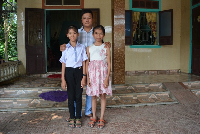 Người đàn ông dũng cảm cứu sống 2 học sinh đuối nước trên biển - 2 Người đàn ông dũng cảm cứu sống 2 học sinh đuối nước trên biển - 2