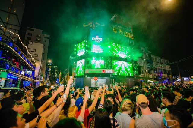 Khuấy động giới trẻ từ Bùi Viện đến Tạ Hiện, Heineken Silver khẳng định độ hot trong giới trẻ - 2 Khuấy động giới trẻ từ Bùi Viện đến Tạ Hiện, Heineken Silver khẳng định độ hot trong giới trẻ - 2