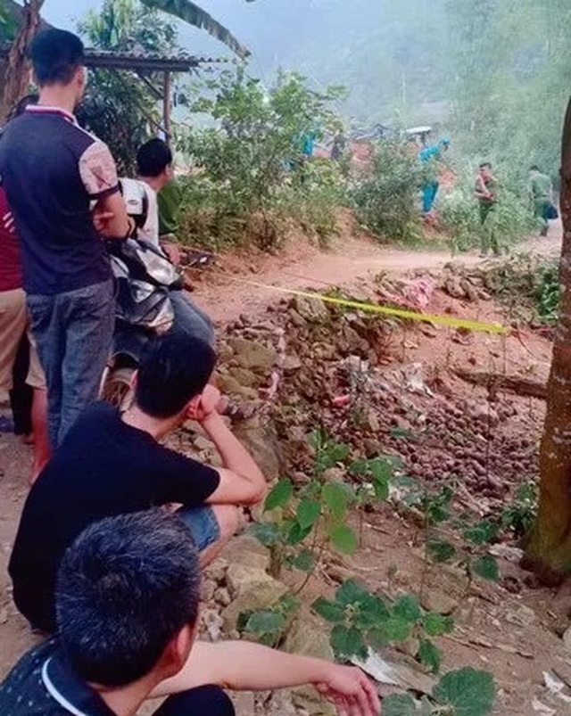Thi thể người phụ nữ bị cuốn chăn dưới giếng nước bỏ hoang - 2 Thi thể người phụ nữ bị cuốn chăn dưới giếng nước bỏ hoang - 2