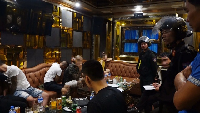 Gần 50 đối tượng sử dụng ma túy, mua bán dâm trong quán karaoke và khách sạn - 3 Gần 50 đối tượng sử dụng ma túy, mua bán dâm trong quán karaoke và khách sạn - 3