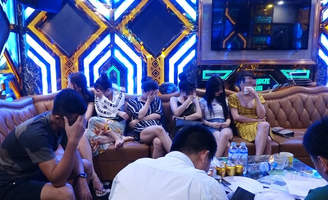 Gần 50 đối tượng sử dụng ma túy, mua bán dâm trong quán karaoke và khách sạn - 2 Gần 50 đối tượng sử dụng ma túy, mua bán dâm trong quán karaoke và khách sạn - 2