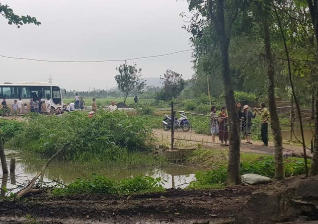 Lập hàng rào ngăn không cho du khách vào tham quan động Tiên Sơn - 5 Lập hàng rào ngăn không cho du khách vào tham quan động Tiên Sơn - 5