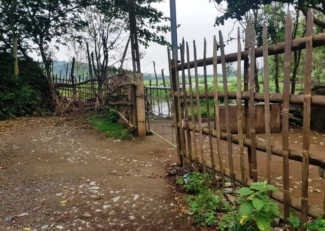 Lập hàng rào ngăn không cho du khách vào tham quan động Tiên Sơn - 4 Lập hàng rào ngăn không cho du khách vào tham quan động Tiên Sơn - 4