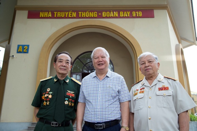 Nguyên Đoàn phó Đoàn bay 919: Một đời gắn bó với cánh bay - 2 Nguyên Đoàn phó Đoàn bay 919: Một đời gắn bó với cánh bay - 2