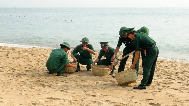 Phú Yên: Hơn 200 đoàn viên tham gia chiến dịch làm sạch bãi biển - 1 Phú Yên: Hơn 200 đoàn viên tham gia chiến dịch làm sạch bãi biển - 1