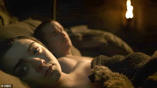 Cảnh “nóng” của Arya Stark khiến “khổ chủ” cũng... sốc - 4 Cảnh “nóng” của Arya Stark khiến “khổ chủ” cũng... sốc - 4