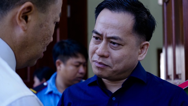 Vũ “Nhôm” phản ứng gay gắt khi bị ngăn cản gặp luật sư - 3 Vũ “Nhôm” phản ứng gay gắt khi bị ngăn cản gặp luật sư - 3