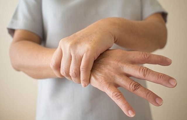 4 hậu quả khôn lường nếu không sớm điều trị viêm đa khớp - 2 4 hậu quả khôn lường nếu không sớm điều trị viêm đa khớp - 2