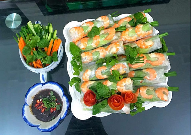 Hướng dẫn cách làm gỏi cuốn tôm thịt giải nóng ngày hè - 4 Hướng dẫn cách làm gỏi cuốn tôm thịt giải nóng ngày hè - 4