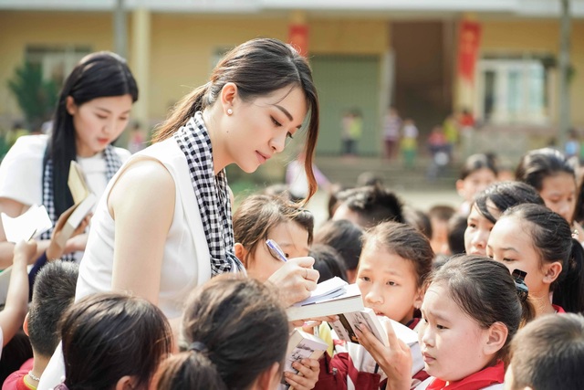 Trương Thị May, Lệ Hằng, Lương Thanh đẹp ngỡ ngàng giữa rừng núi Cao Bằng - 4 Trương Thị May, Lệ Hằng, Lương Thanh đẹp ngỡ ngàng giữa rừng núi Cao Bằng - 4