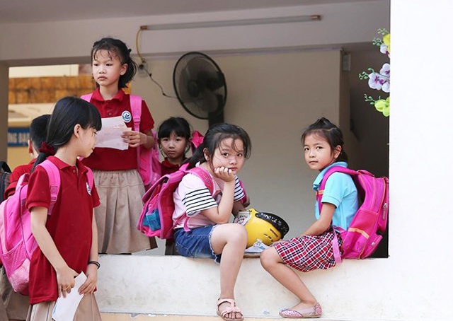Nghệ An: Trường thay đổi lịch học, phụ huynh nháo nhào chuyện đón con - 3 Nghệ An: Trường thay đổi lịch học, phụ huynh nháo nhào chuyện đón con - 3