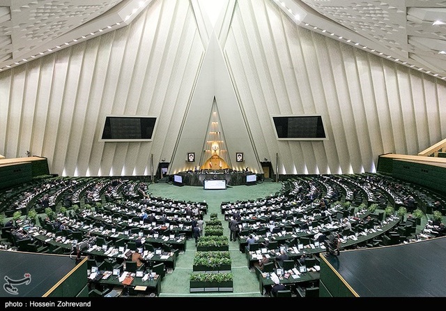 Iran gọi quân đội Mỹ là khủng bố, tuyên bố trừng phạt đáp trả - 1