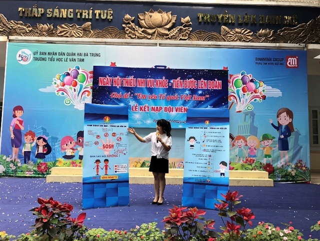 Xem cảnh sát cơ động dạy học sinh tiểu học chiêu tự vệ phòng chống xâm hại - 2 Xem cảnh sát cơ động dạy học sinh tiểu học chiêu tự vệ phòng chống xâm hại - 2
