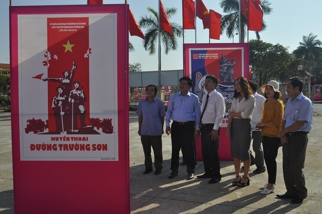 Khai mạc triển lãm tranh cổ động kỷ niệm 60 năm Ngày mở đường Hồ Chí Minh - Ảnh minh hoạ 2