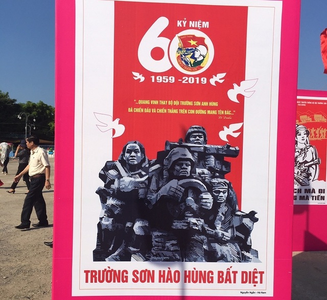 Khai mạc triển lãm tranh cổ động kỷ niệm 60 năm Ngày mở đường Hồ Chí Minh - Ảnh minh hoạ 3